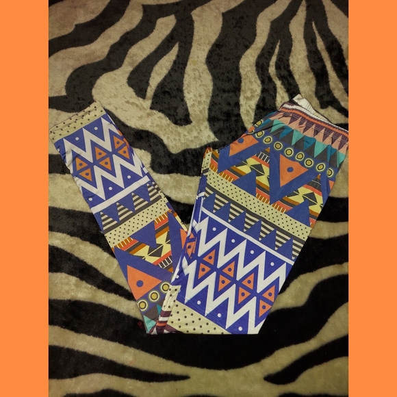A3 Design All Over Print Leggings - Picture 1 of 3